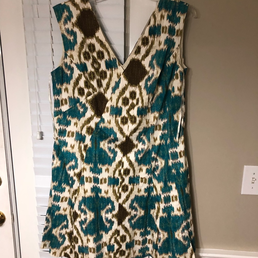 Sleeveless v-neck dress